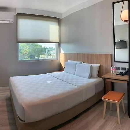 Go Hotels Bacolod Kültér fotó