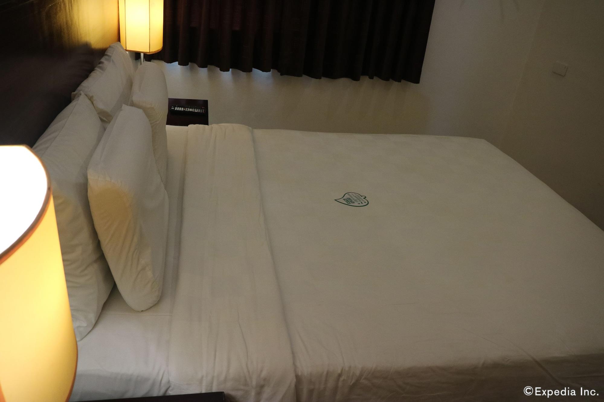 Go Hotels Bacolod Kültér fotó