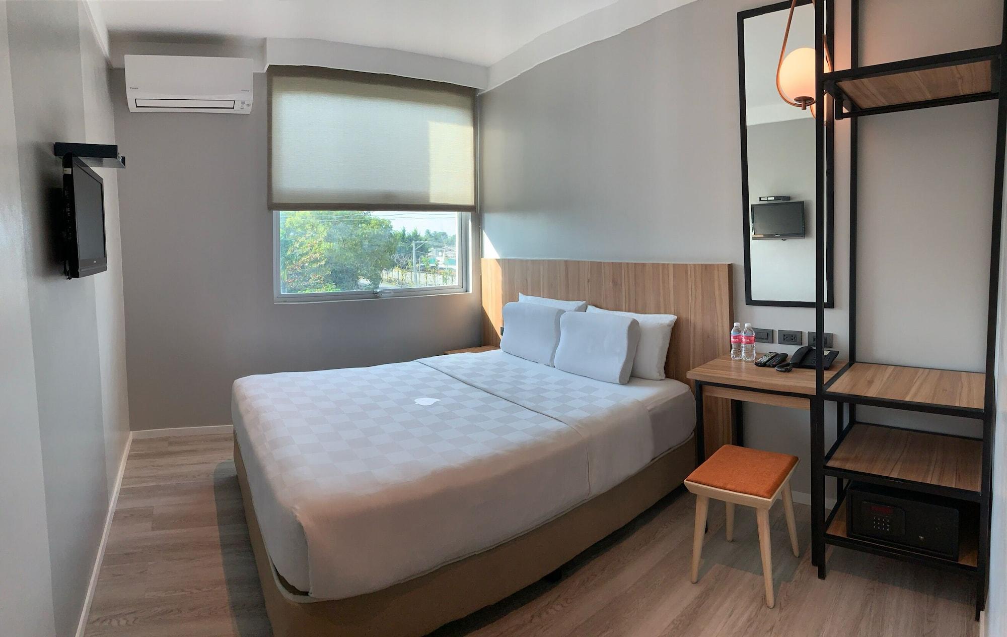 Go Hotels Bacolod Kültér fotó