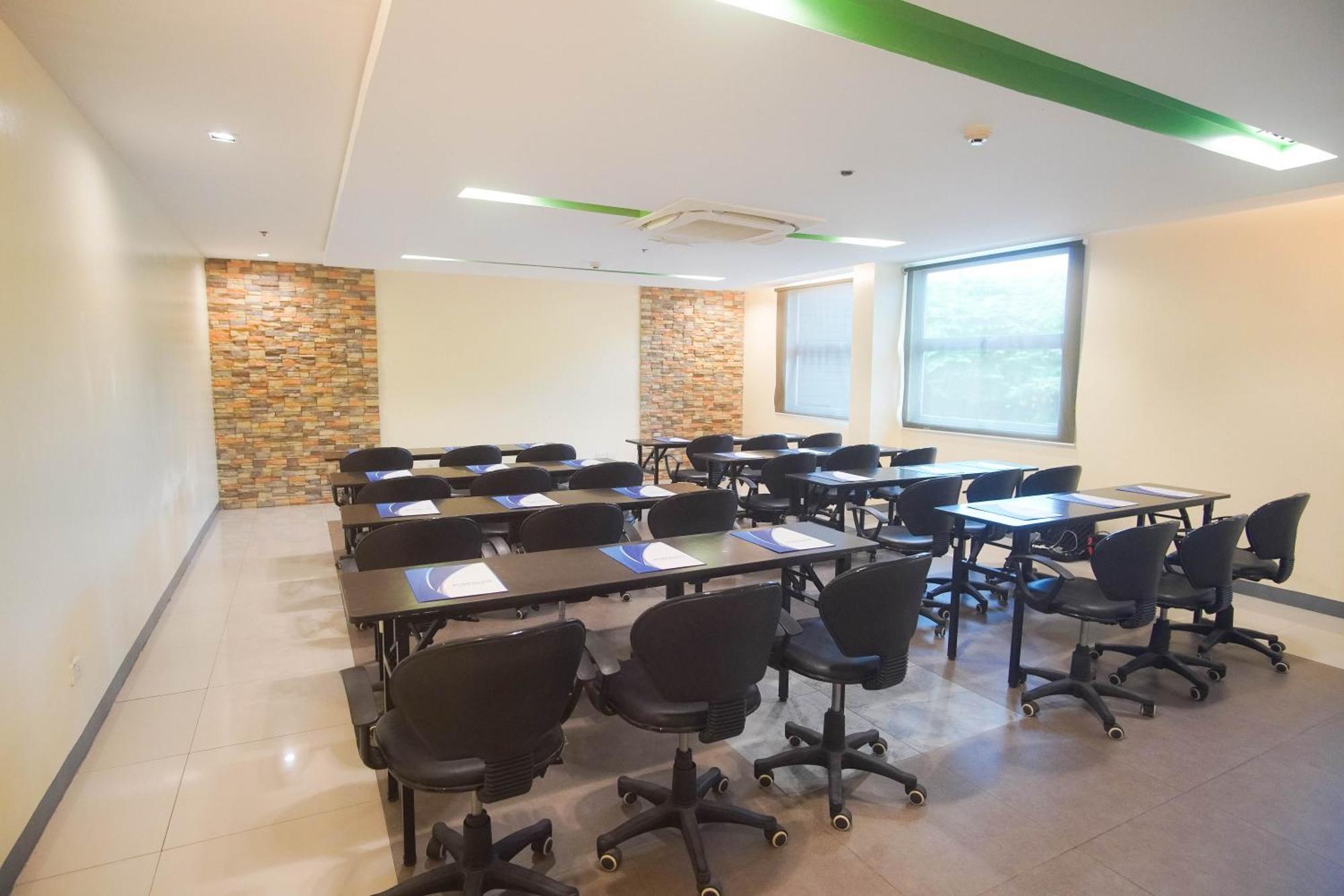 Go Hotels Bacolod Kültér fotó
