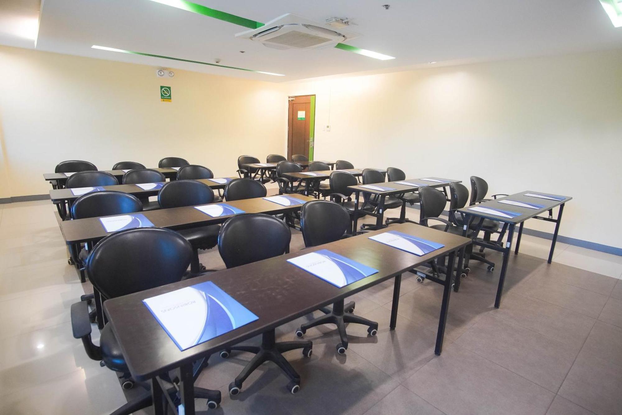 Go Hotels Bacolod Kültér fotó