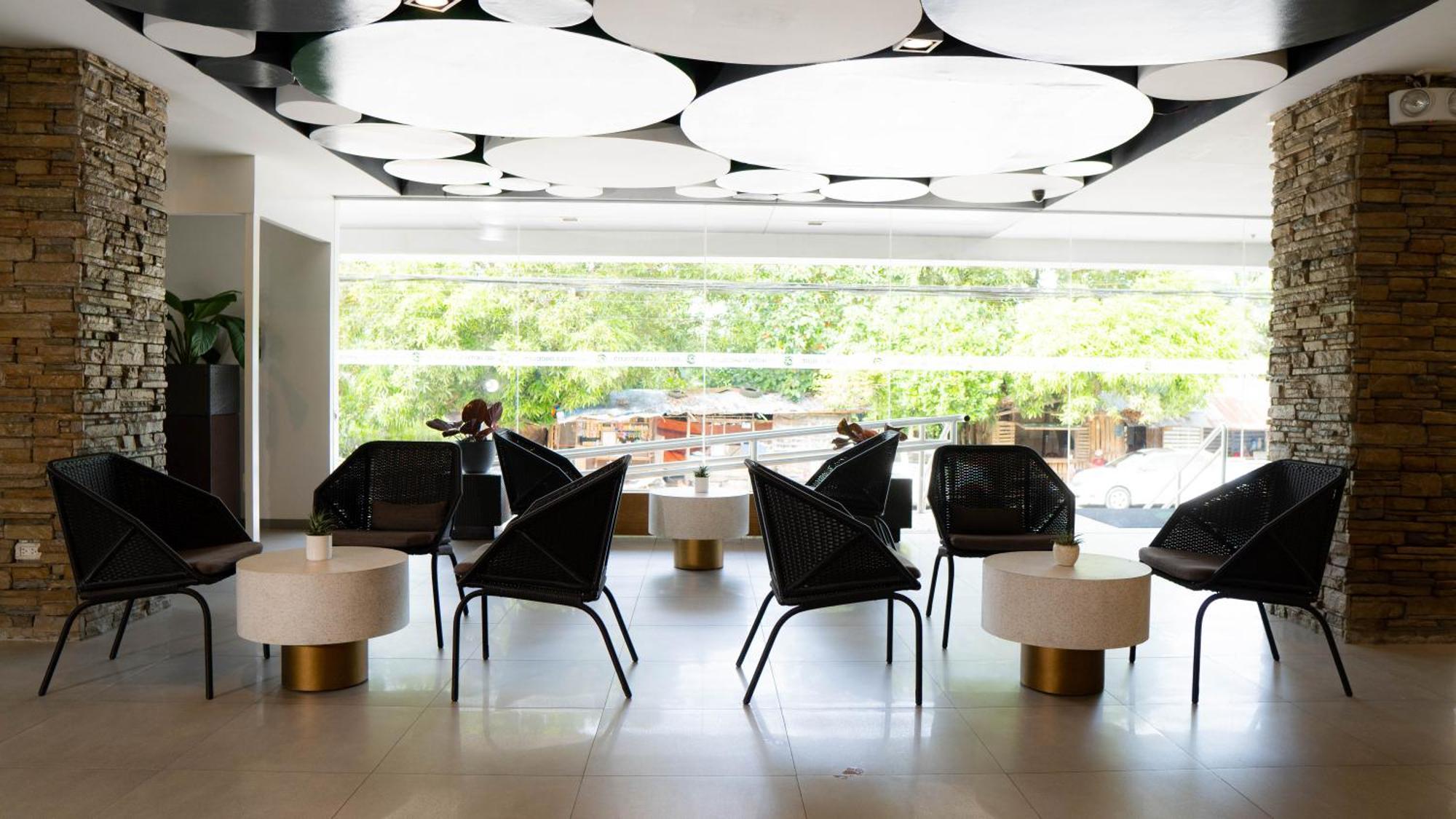 Go Hotels Bacolod Kültér fotó