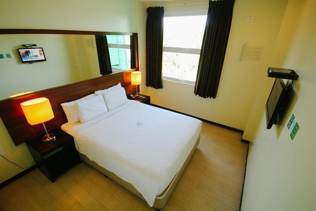 Go Hotels Bacolod Kültér fotó