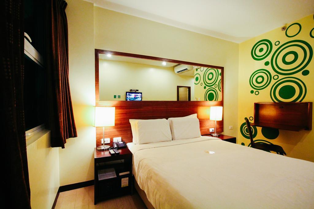 Go Hotels Bacolod Szoba fotó
