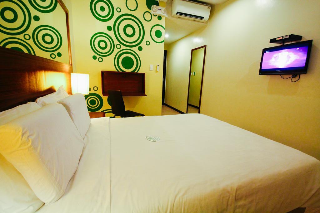 Go Hotels Bacolod Szoba fotó