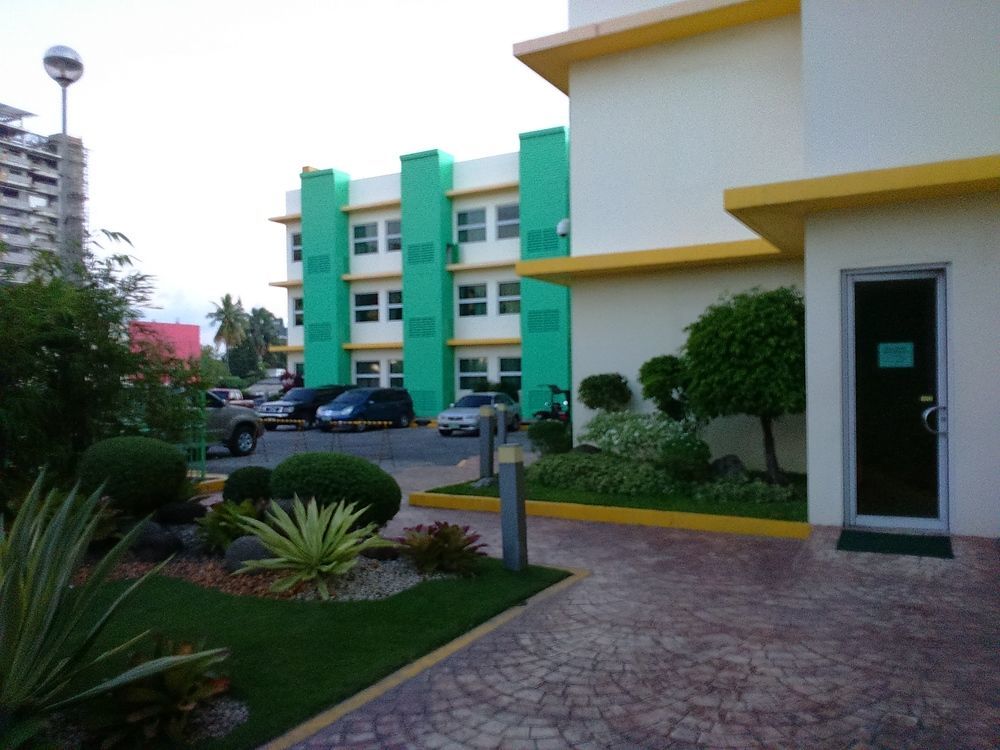Go Hotels Bacolod Kültér fotó