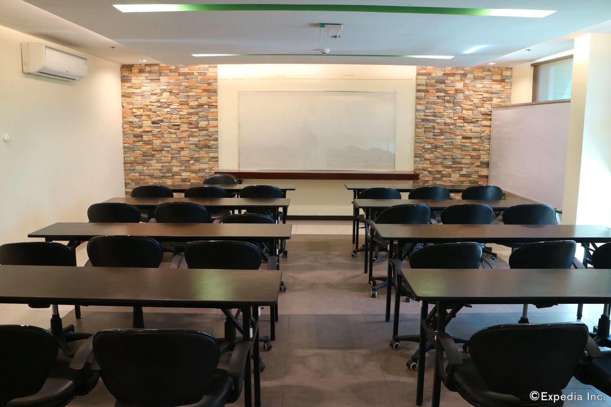 Go Hotels Bacolod Kültér fotó