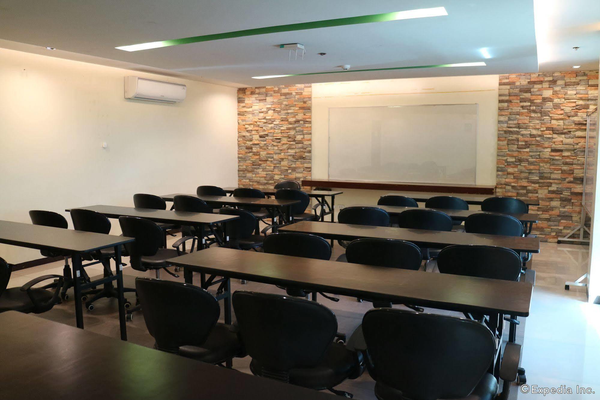 Go Hotels Bacolod Kültér fotó